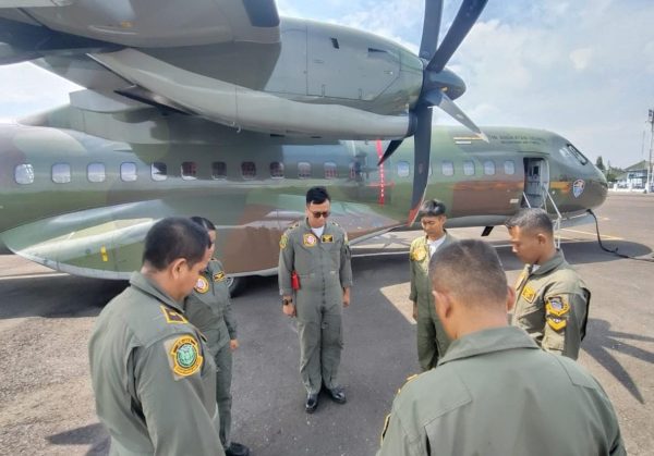 TNI AU AMPUH, Lanud Husein Sastranegara Dukung Latihan Terjun Para Dasar Taruna Akmil