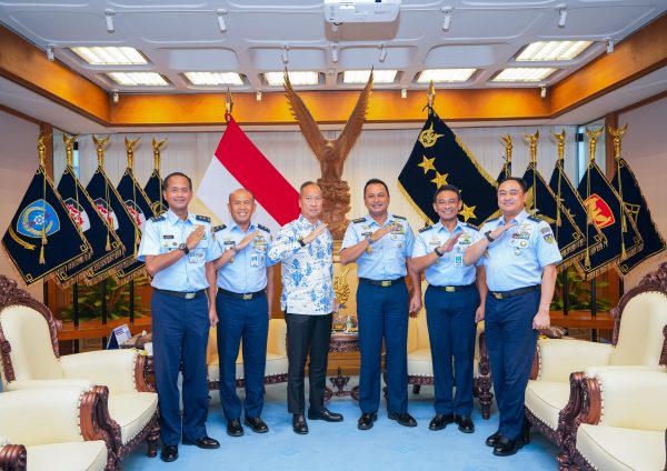Kasau Terima Kunjungan Menteri Perindustrian dalam Semangat TNI AU AMPUH