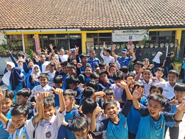 TNI AU AMPUH, Lanud Husein Sastranegara Sosialisasikan Program Makan Bergizi untuk Siswa Sekolah