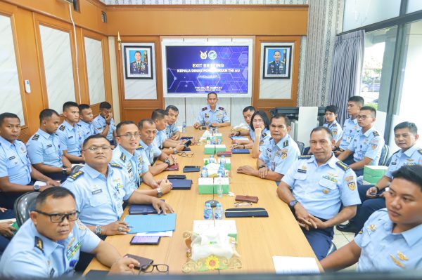 TNI AU AMPUH, Kadispen Berikan Pengarahan dalam Giat Exit Briefing