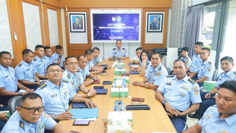 TNI AU AMPUH, Kadispen Berikan Pengarahan dalam Giat Exit Briefing