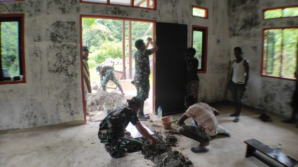 Satgas Yonif 642/Kps Laksanakan Karya Bakti Bersama Masyarakat