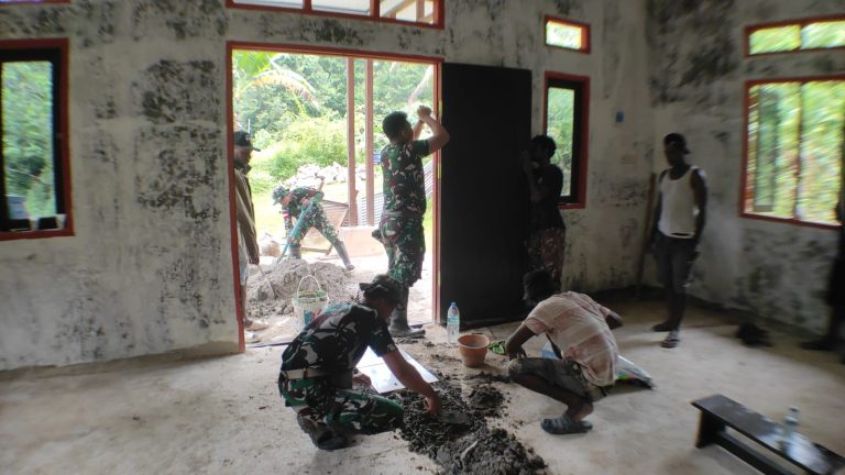 Satgas Yonif 642/Kps Laksanakan Karya Bakti Bersama Masyarakat