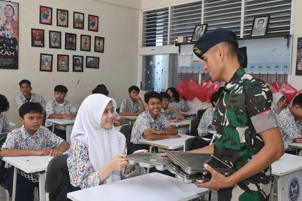 TNI AU AMPUH Peduli Generasi Bangsa, 219.000 MBG Disalurkan oleh Lanud Husein untuk Siswa