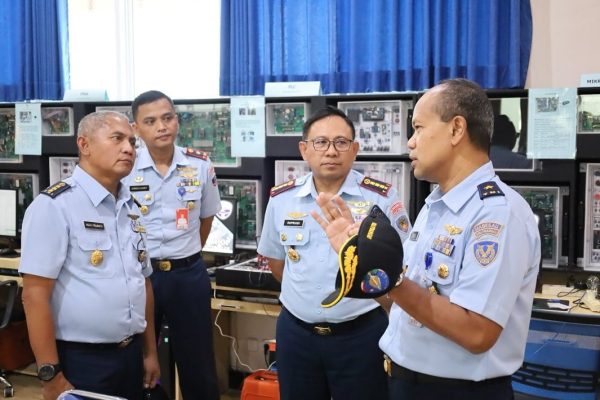 Tingkatkan Kebugaran Tubuh, Wadankormar Bersama Pejabat Utama Mako Kormar Laksanaka Olahraga Pagi