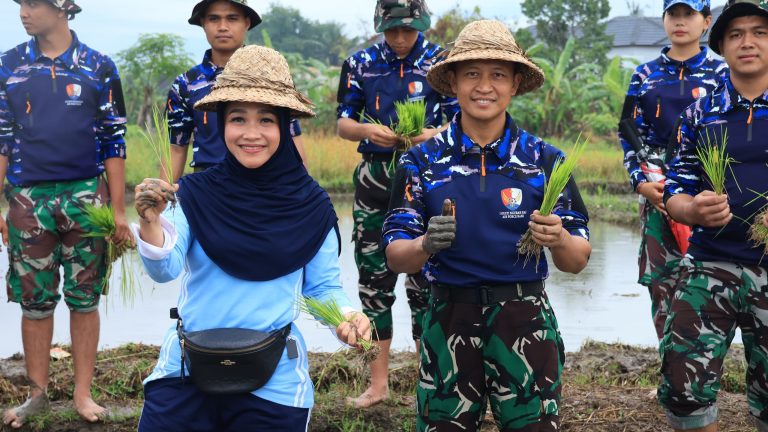 Tanam Padi di Denpasar Utara, Lanud I Gusti Ngurah Rai Wujudkan Ketahanan Pangan yang AMPUH
