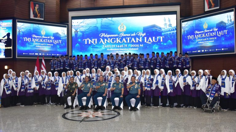 Aslog Dankormar Hadiri Pelepasan Jamaah Haji Reguler Timlak Urhaj TNI AL Tahun 1446 H/2025 M.