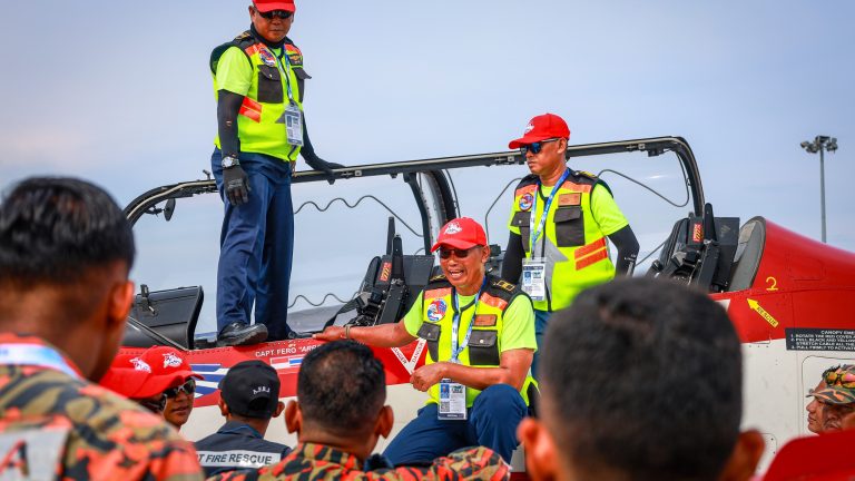 Ground Crew JAT Latih ERT TUDM dan Tim Penyelamat Malaysia di Langkawi