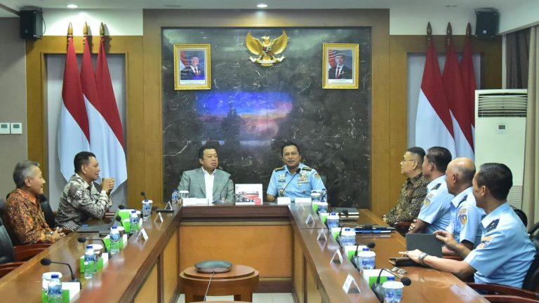 Perkuat Tata Kelola Aset Strategis, Kasau Bahas Penataan Lanud Soewondo Bersama Menteri ATR/BPN