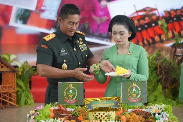 Pangdam XVIII/Kasuari “Dibalik Setiap Prajurit Kuat, Ada Istri yang Hebat, yang Setia Mendampingi”