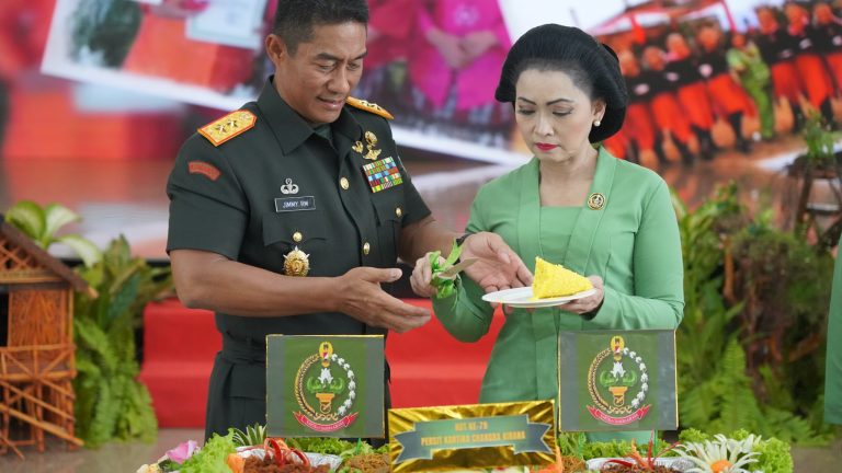 Pangdam XVIII/Kasuari “Dibalik Setiap Prajurit Kuat, Ada Istri yang Hebat, yang Setia Mendampingi”
