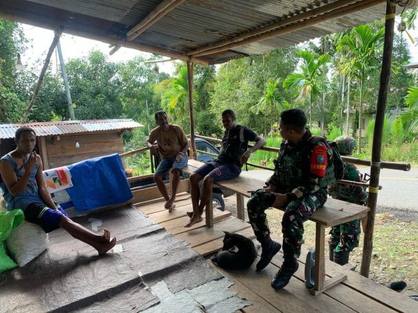 Satgas Pamtas Kewilayahan Yonif 642/Kps Laksanakan Komsos di Kampung Kramomongga