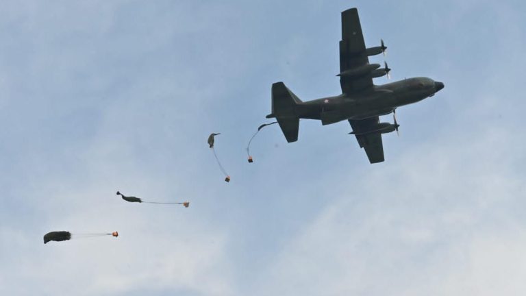 Inovasi Cemerlang Sathar 72 Depohar 70: Parasut Kedaluwarsa Disulap Jadi Solusi Logistik Airdrop LCLA, Perkuat Kemandirian TNI AU yang AMPUH