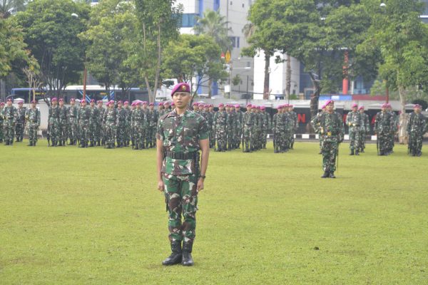 Dandema Mako Kormar Pimpin Upacara Penaikan Bendera