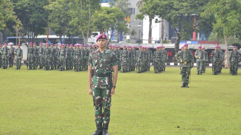 Dandema Mako Kormar Pimpin Upacara Penaikan Bendera