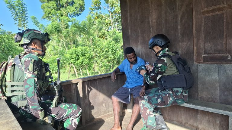 Satgas Yonif 642/Kps Tingkatkan Kualitas Kesehatan di Pedalaman Papua