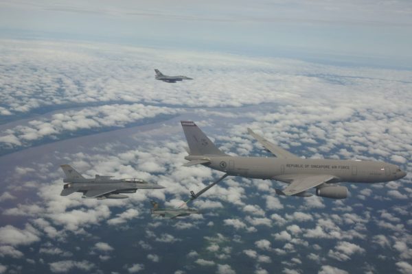 Penerbang F-16 Lanud RSN Sukses Jalankan Misi AAR, Tunjukkan Profesionalisme TNI AU AMPUH di Latma Elang Indopura XXIII/25