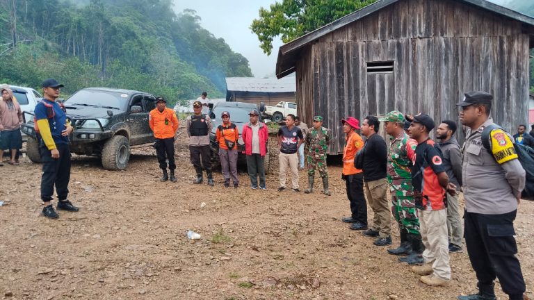 TNI AD Kerahkan Pasukan dan Peralatan, Bantu Korban Banjir Pegunungan Arfak