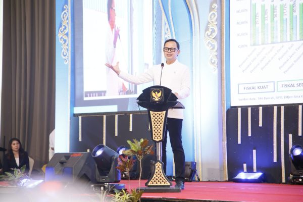 Wamendagri Bima Arya Tekankan Peran Penting Pemda Dukung Pertumbuhan Ekonomi Nasional