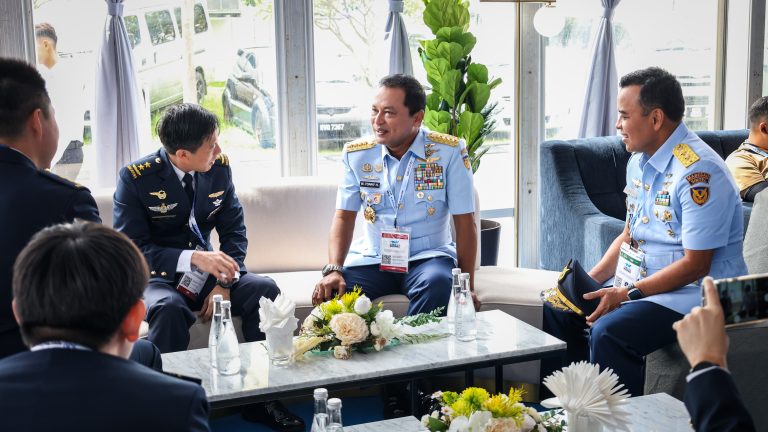 Kasau Courtesy Call dengan Chief of Air Force RSAF di Ajang LIMA 2025