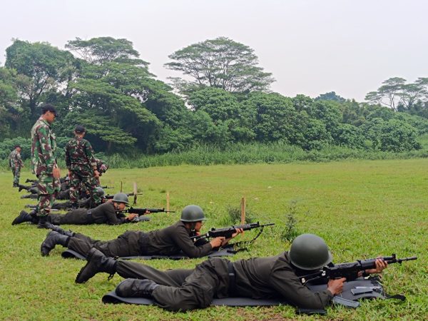 Detak Jantung Menguat di Tengah Dentuman: 299 Siswa SPPI 2025 Jalani Latihan Menembak dan Pioneering Bersama Kopasgat TNI AU