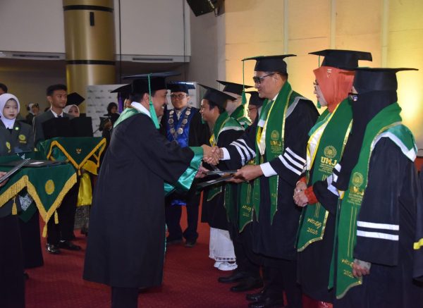 Perwira Menengah TNI AU Raih Gelar Doktor Terbaik di UMJ