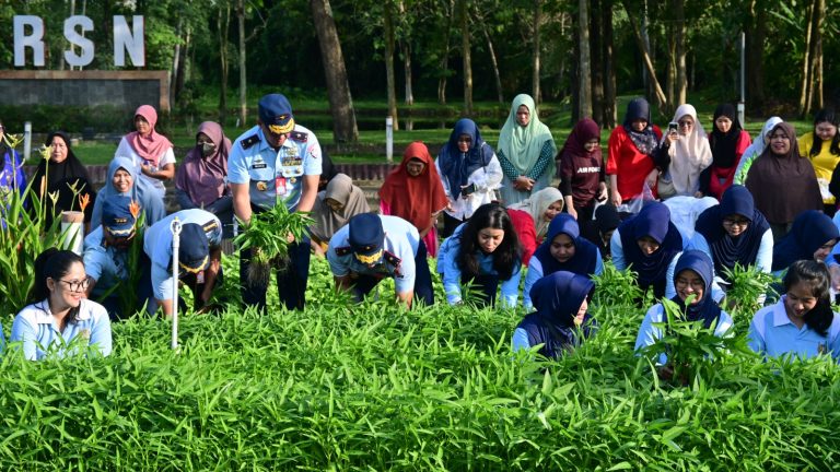 Pangkoopsud I Tunjukkan Wujud TNI AU AMPUH Melalui Aksi Nyata Dukung Ketahanan Pangan Nasional