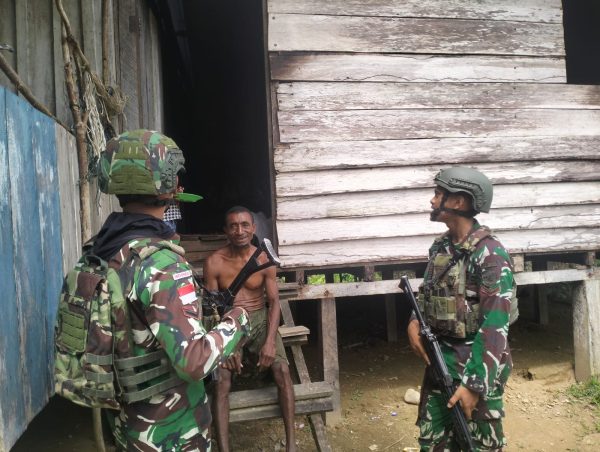 Melaksanakan Kegiatan Baksos Di Kampung Irahima Distrik Moskona Selatan Pos Rawara