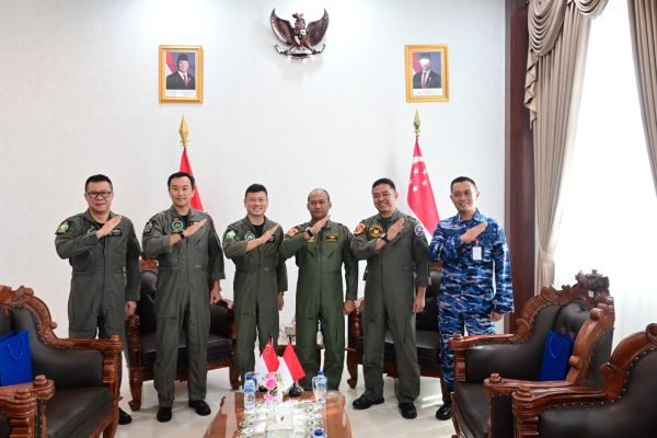 Pangkoopsud I dan Commander RSAF Gelar Courtesy Call, Perkuat Sinergi Udara Regional yang AMPUH