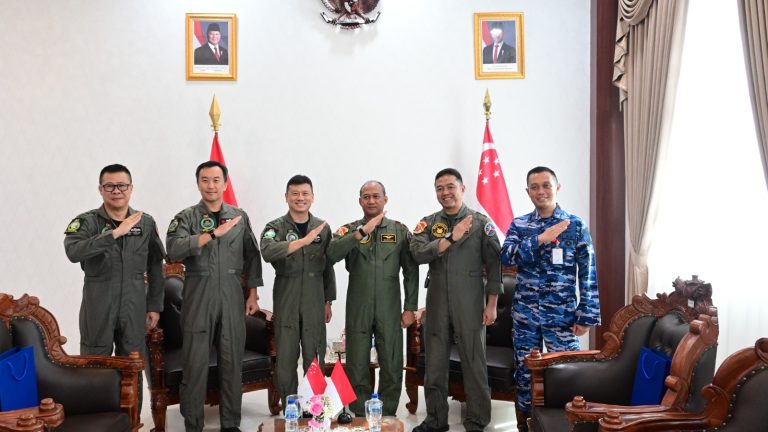 Pangkoopsud I dan Commander RSAF Gelar Courtesy Call, Perkuat Sinergi Udara Regional yang AMPUH