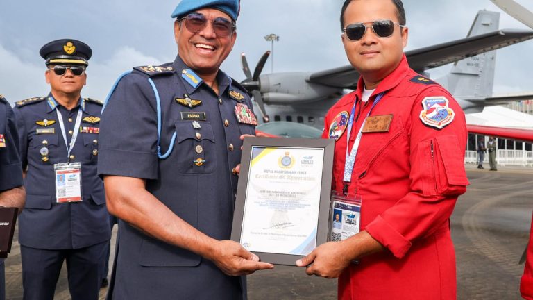 Penutup Manis LIMA 2025: Apresiasi Panglima TUDM untuk JAT, Pertunjukan Memukau, Jumpai Penggemar dan Tim Aerobatik
