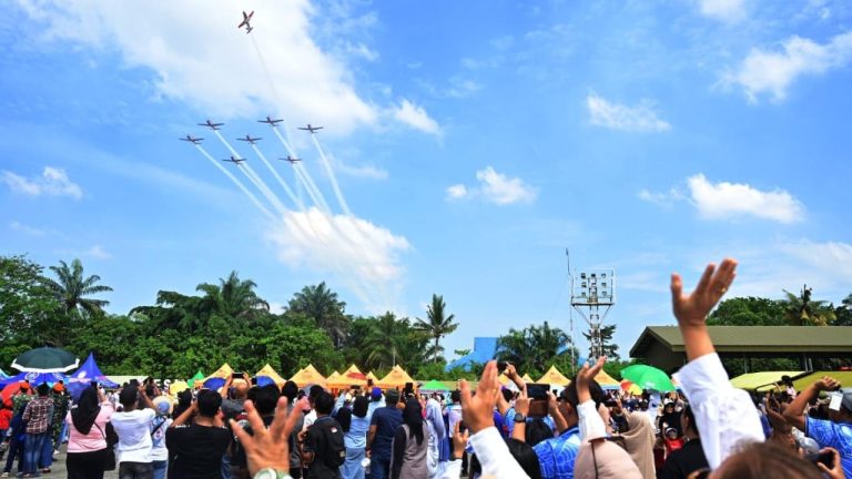 Semarak Roesmin Nurjadin Open Base 2025, Ribuan Warga Padati Lanud