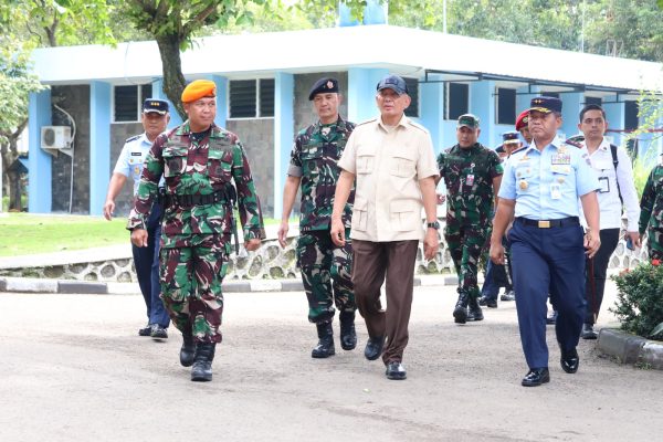 Gubernur AAU Dampingi Menhan RI Tinjau Langsung Pelaksanaan Diksarmil SPPI Batch-3