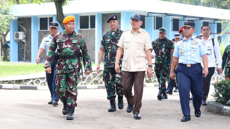 Gubernur AAU Dampingi Menhan RI Tinjau Langsung Pelaksanaan Diksarmil SPPI Batch-3