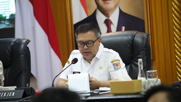 Kendalikan Inflasi, Sekjen Kemendagri Imbau Pemda Rajin Cek Perkembangan Harga di Daerah