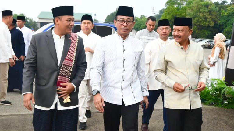 Wakasau Laksanakan Salat Idul Adha Bersama Prajurit TNI AU dan Masyarakat di Lanud Halim Perdanakusuma