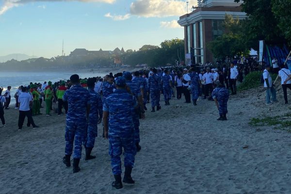 Peringati Hari Lingkungan Hidup, Lanud I Gusti Ngurah Rai Ikuti Aksi Bersih Pantai Wujud TNI AU AMPUH