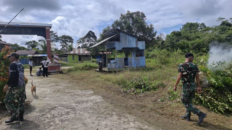 Pos Aroba Satgas Yonif 642 Laksanakan Kegiatan Kerja Bakti di Kampung Sanggwar Distrik Aroba