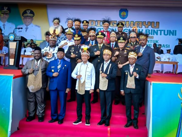 Pangdam XVIII/Kasuari Hadiri HUT ke-22 Teluk Bintuni Perkuat Sinergitas Dengan Pemerintah Daerah