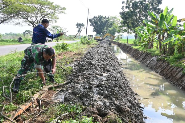 Lanud Sugiri Sukani Bersama Warga, Bangun Harapan Perbaikan Irigasi Demi Masa Depan Pangan