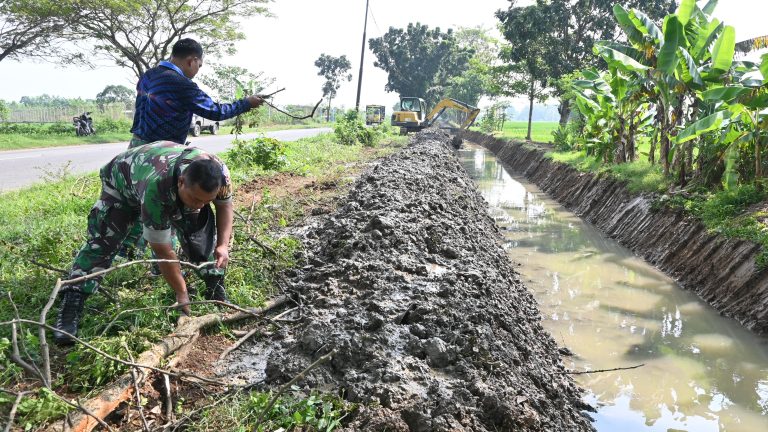 Lanud Sugiri Sukani Bersama Warga, Bangun Harapan Perbaikan Irigasi Demi Masa Depan Pangan