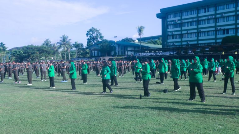 Semangat Pagi Prajurit dan Persit Kodam XVIII/Kasuari, Kompak Senam Bersama di Jumat Ceria