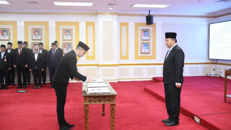 Lantik 22 Pejabat Fungsional, Sekjen Kemendagri Tekankan Pentingnya Pemberdayaan Pegawai