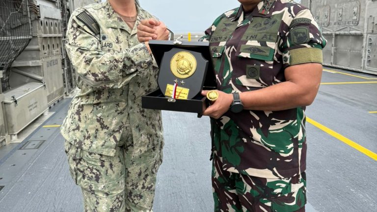 Dankormar Terima Brevet Kehormatan Dari US Navy Bukti Pengakuan Kelas Dunia