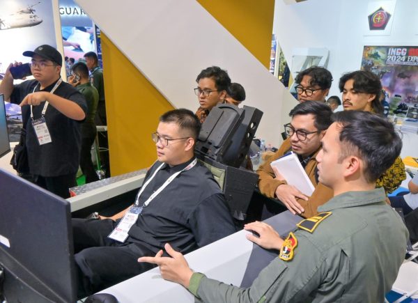 Hari Ketiga Indo Defence 2025, TNI AU Sajikan Edukasi Kesehatan Penerbangan