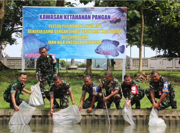 Wujudkan Ketahanan Pangan, Lanud Atang Sendjaja Tebar 10 Ribu Benih Ikan Nila Nirwana sebagai Implementasi TNI AU AMPUH