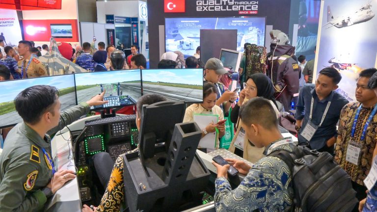 Booth TNI AU Masih Jadi Magnet di Hari Terakhir Indo Defence 2025