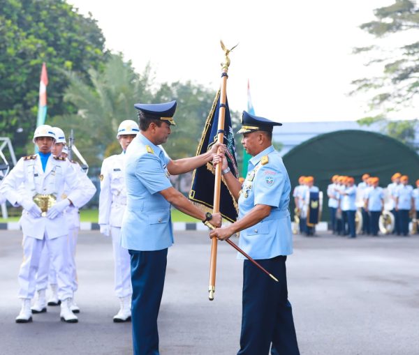 Kasau Serahkan Jabatan Dankoharmatau kepada Marsma TNI Ir. Suryanto