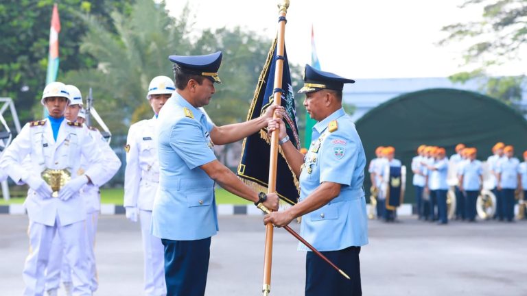 Kasau Serahkan Jabatan Dankoharmatau kepada Marsma TNI Ir. Suryanto