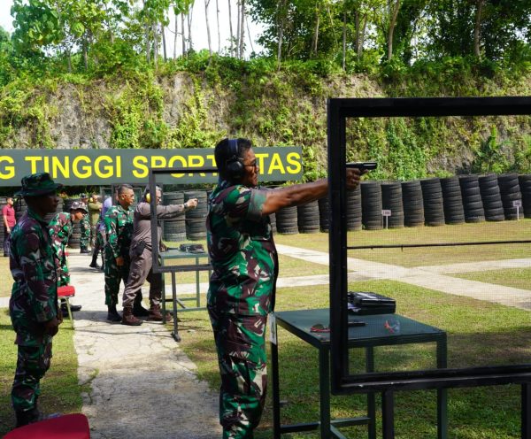 “Temu Akrab di Balik Bidikan: Pangdam XVIII/Kasuari, Forkopimda Papua Barat dan Bupati Mansel Kompak di Lapangan Tembak”